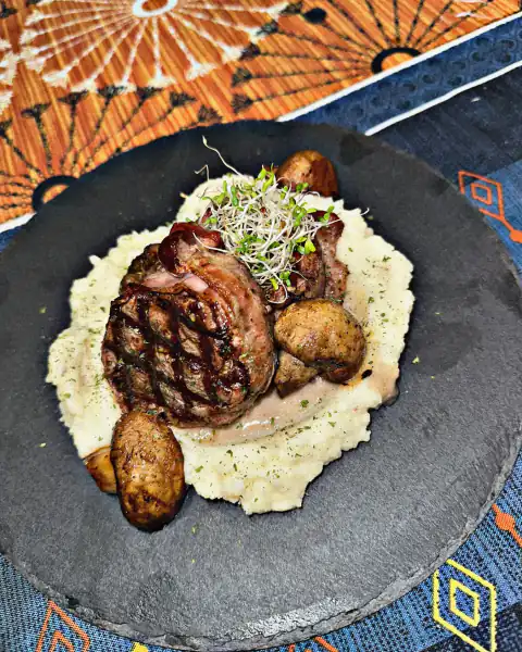 Plato de carne del archivo culinario de Chef Sigi